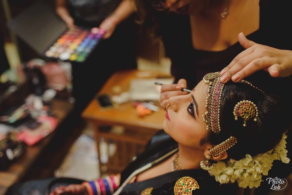 How to choose the best makeup artist in India?